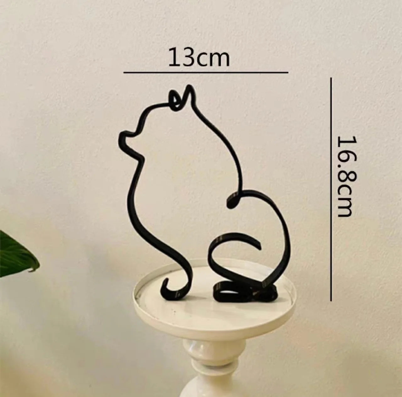 Dog/cat sculpture